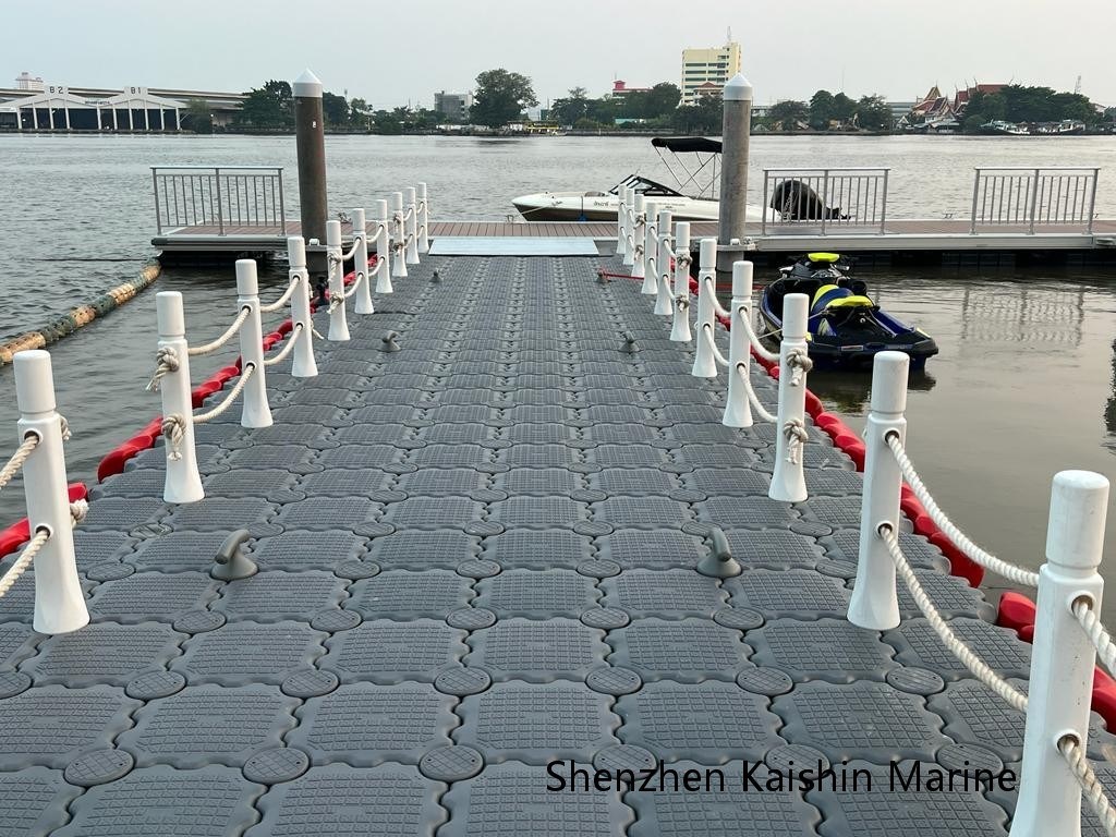 Modular Floating Dock with Non-slip Surface UV Stabilized and 350 Kg Load Capacity for Stable Water Platforms