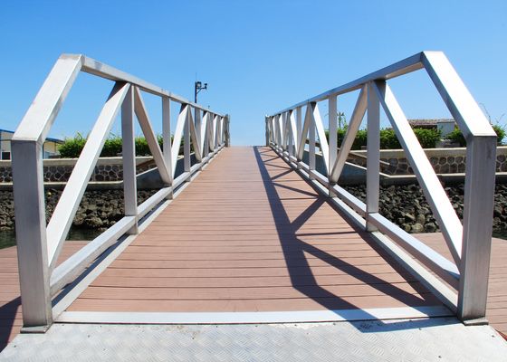 Προσαρμόσιμες επιλογές Ναυτικές διάδρομοι από αλουμίνιο με χωρητικότητα φόρτωσης 300 κιλά / τετραγωνικό μέτρο